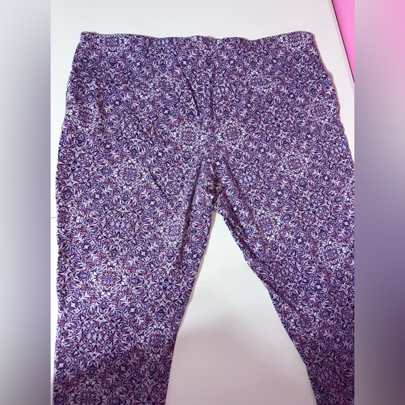 Terra & Sky Purple Leaf Pattern Leggings - Picture 9 of 10